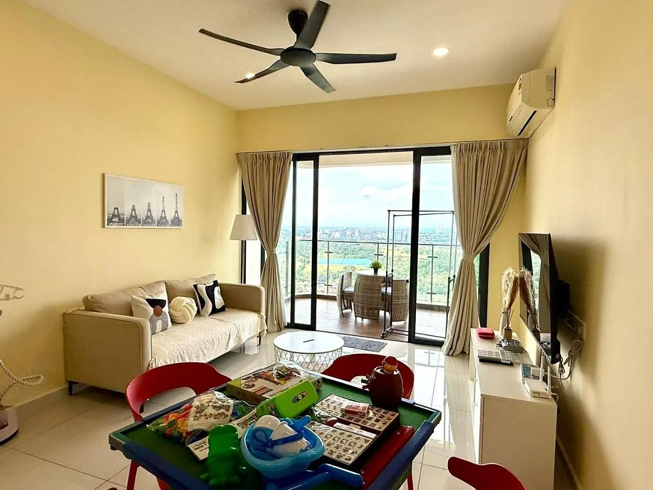 Apartment Cg02 Amberside Jb City View 3Br3B 10Pax Top Floor Johor Bahru