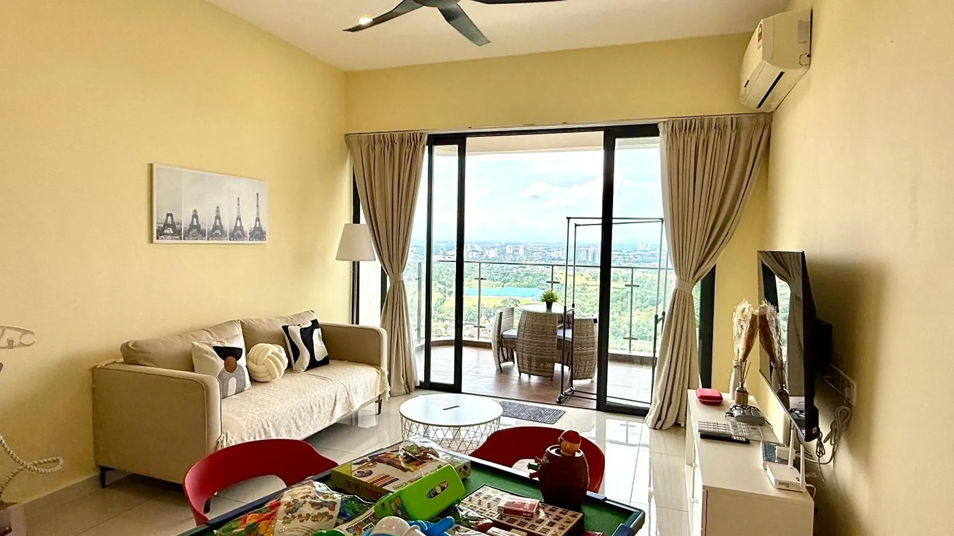 Cg02 Amberside Jb City View 3Br3B 10Pax Top Floor Johor Bahru