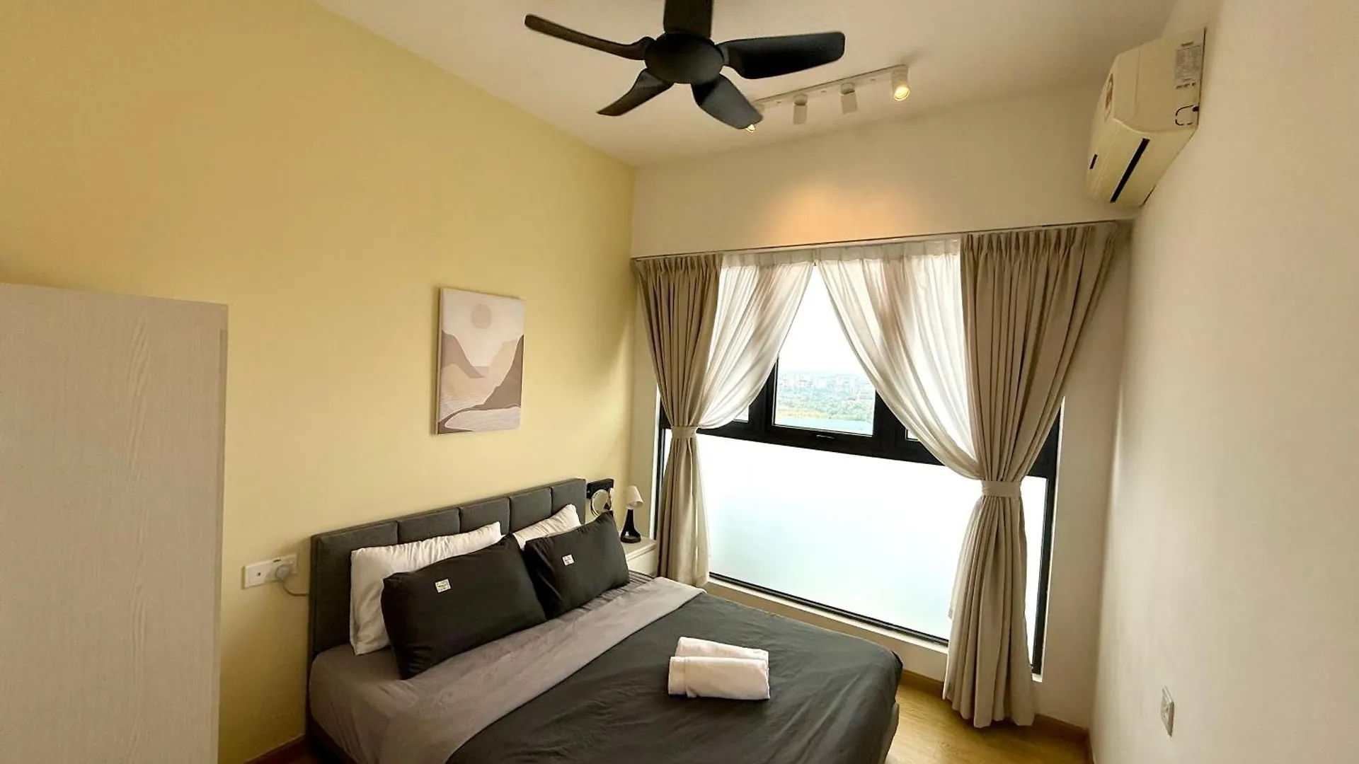 Cg02 Amberside Jb City View 3Br3B 10Pax Top Floor Johor Bahru