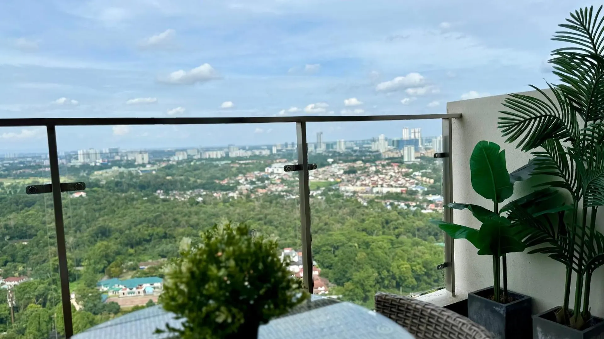 Cg02 Amberside Jb City View 3Br3B 10Pax Top Floor Johor Bahru 0*,  Malaysia