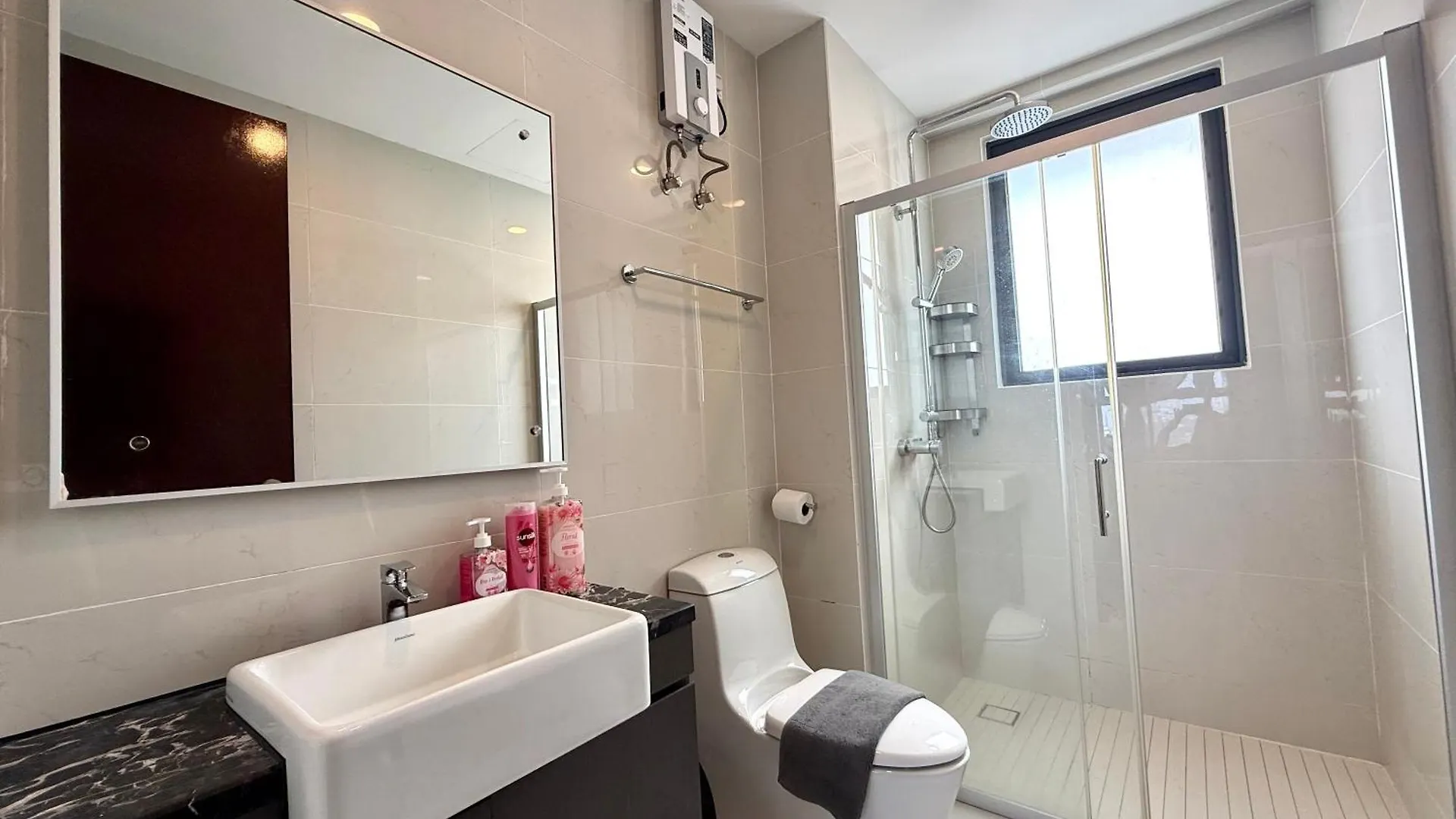 Cg02 Amberside Jb City View 3Br3B 10Pax Top Floor Johor Bahru Malaysia