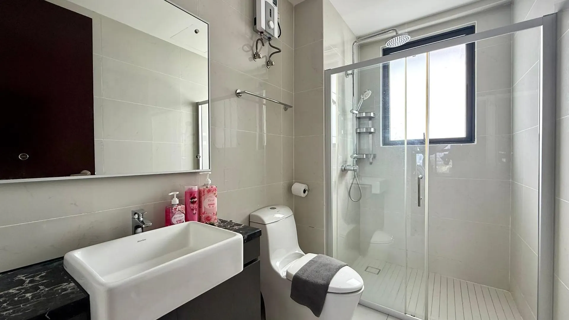 Apartamento Cg02 Amberside Jb City View 3Br3B 10Pax Top Floor Johor Bahru