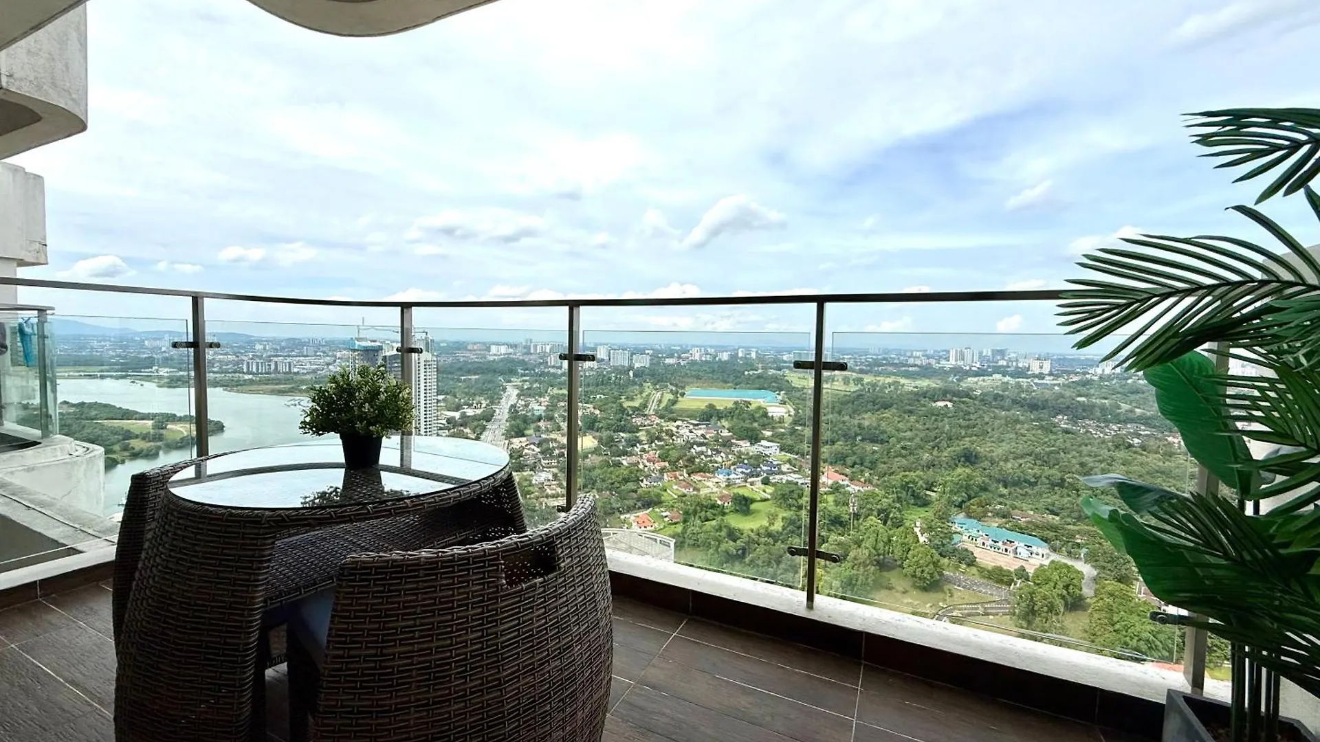 Apartamento Cg02 Amberside Jb City View 3Br3B 10Pax Top Floor Johor Bahru