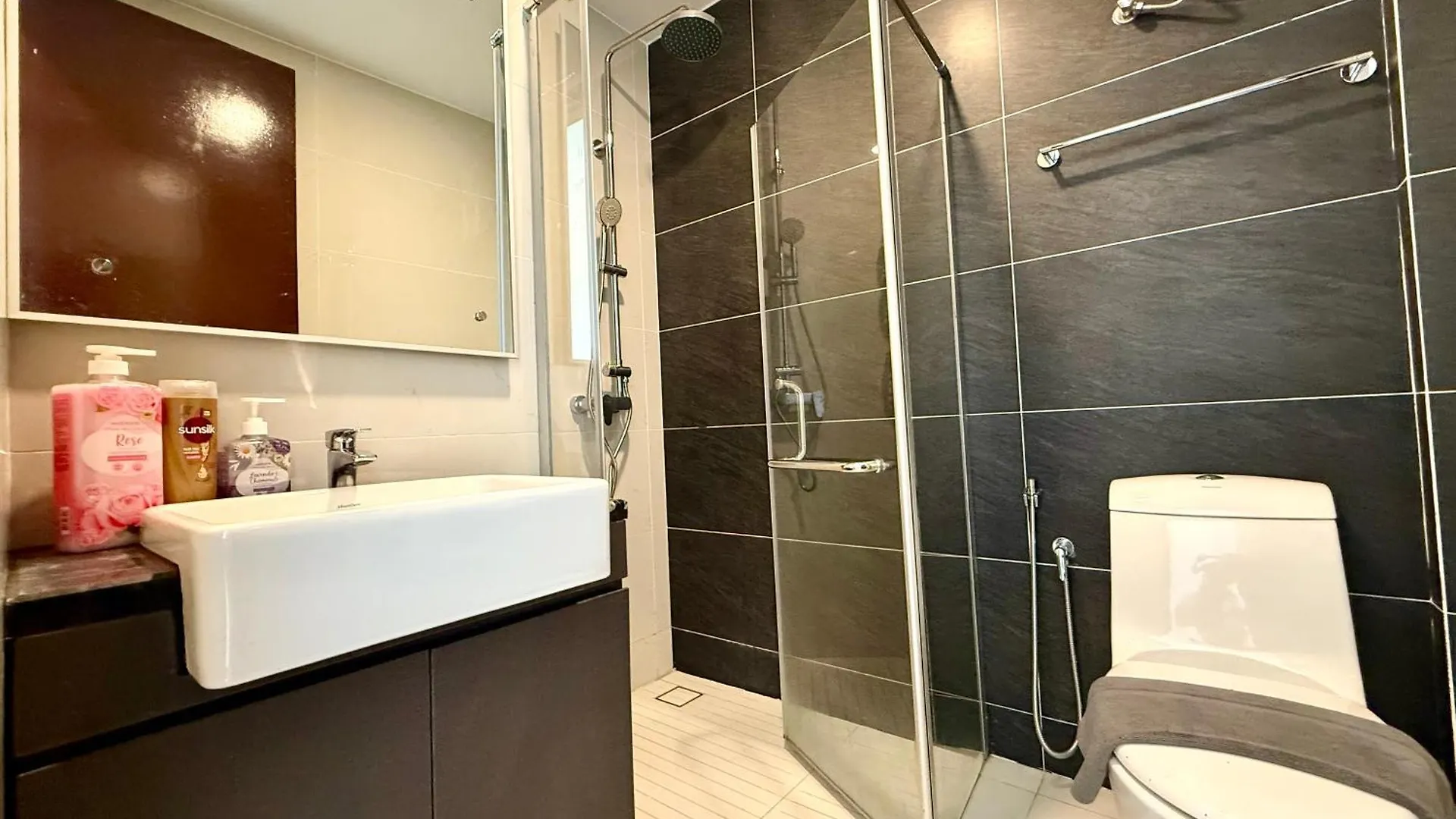 Cg02 Amberside Jb City View 3Br3B 10Pax Top Floor Johor Bahru
